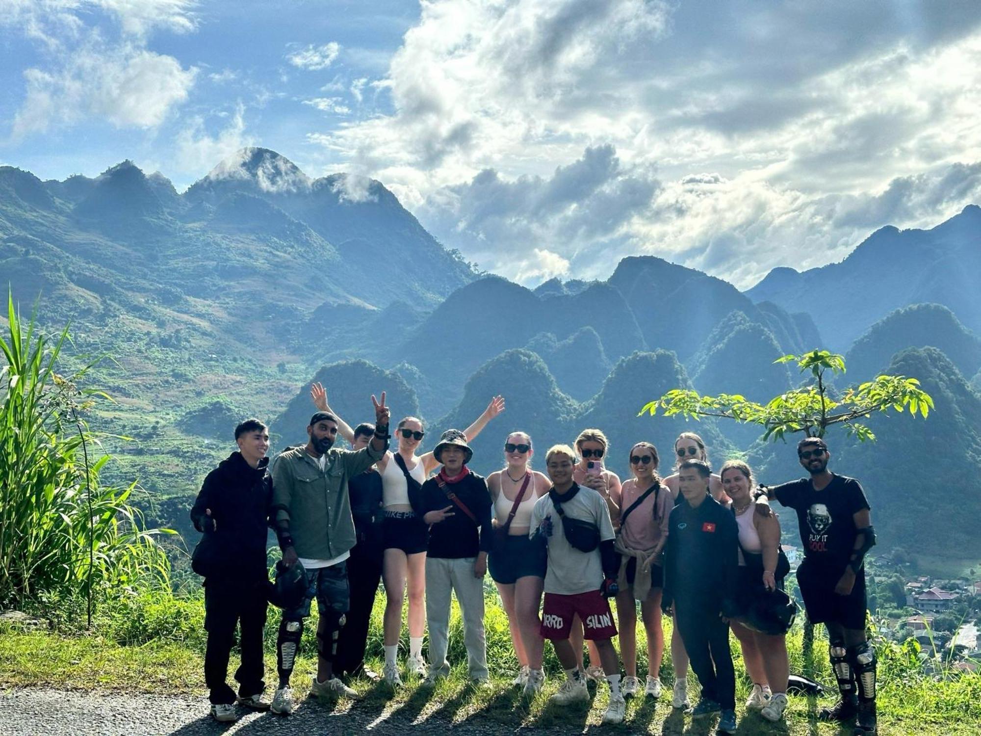 Bong Hostel Ha Giang Loop Exteriér fotografie